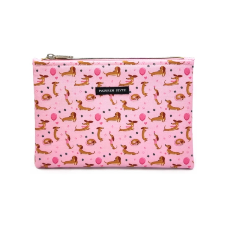 Kosmetyczka mała jamniki różowa tkanina wodoodporna drobny druk